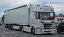 Sattelzug der Sped. Lippmann Transporte mit SCANIA R 500 Zugmaschine am 29.07.20 Berlin Marzahn.