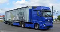 Spedition K&K Herrmann GmbH & Co. KG mit einem Sattelzug mit MB ACTROS 1848 (GIGA SPACE) Zugmaschine am 29.07.20 Berlin Marzahn.
