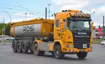 Rosemarie Schmidt Fuhrbetriebsgesellschaft mbH mit einem ihrer SCANIA Sattelkipper am 29.07.20 Berlin Marzahn.