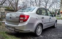 Lada Granta Sedan von hinten fotografiert in Februar 2020