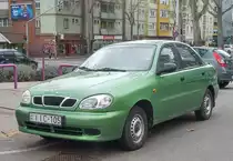 Grüner Daewoo Lanos Sedan. Foto: Februar, 2020.
