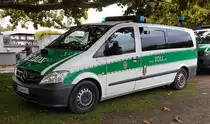 =MB Vito der Zollverwaltung steht im Oktober 2019 am Bahnhof Radolfzell