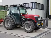 =MF Agrom steht auf dem Obsthof Eriskirch im Oktober 2019