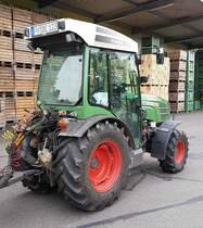 =Fendt 211 V steht auf dem Obsthof Eriskirch im Oktober 2019