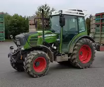 =Fendt 211 F steht auf dem Obsthof Eriskirch im Oktober 2019