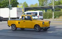 Ein interessantes Vehikel kam mir da vor die Linse, ich bin nicht sicher ob das eine Pickup Version auf Basis eines Trabant oder doch noch etwas ganz anderes ist, 05.08.20 Berlin Marzahn. 