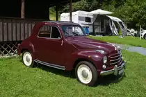 Fiat 500 Dopolino steht auf einem Zeltplatz im Berner Oberland. Die Aufnahme stammt vom 26.07.2020. 