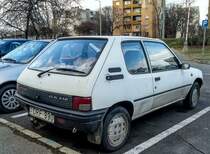 Rückansicht: Peugeot 205, gesehen in Januar 2020.