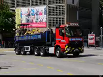 Mercedes Sattelschlepper unterwegs in der Stadt Locarno am 31.07.2020