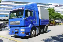 Schaustellerwagen MAN TGA 18.460, Zugmaschine mit Aufbau, Berlin / Breitscheidplatz im August 2020.