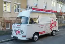 VW Transporter T2, fotografiert in März, 2020.