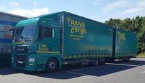 =MAN-Sattelzug von TRANS CARGO rastet an der A 7 im Juli 2020