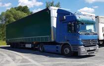 =MB Actros der Spedition STÄUDTE steht im Juli 2020 in Uttrichshausen