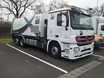 Mercedes Arctros 2551, ein Müllfahrzeug. Am 18.08.2017 auf dem Neudecker Weg Berlin. 