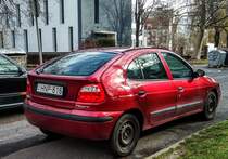 Rückansicht: Renault Mégane I in der Farbe  Rotwein  gesehen in März, 2020.