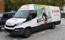 =Iveco Daily der Sportagentur WAGs steht im Oktober 2019 in Lindau