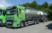 DAF XF-Hängerzug von  rhv  steht im Juli 2020 in Eichenzell