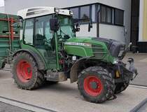 =Fendt 210 V steht auf dem Obsthof Eriskirch im Oktober 2019