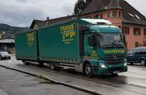 =MB Actros-Hängerzug von TRANS Cargo rollt durch Höchst/Österreich im Oktober 2019