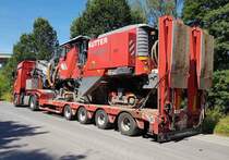 =Schwerlasthänger mit verlasteter KUTTER-Fahrbahnsanierungsfräse W200i, 07-2020