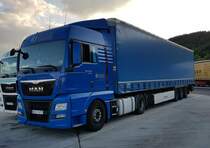 =MAN-Sattelzug von DWORTRANS steht auf einem Rastplatz an der A 66, 07-2020