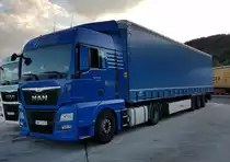 =MAN-Sattelzug von DWORTRANS steht auf einem Rastplatz an der A 66, 07-2020