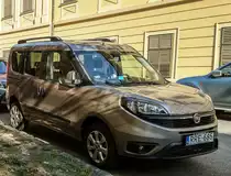 Fiat Dobló Mk2, fotografiert in April, 2020.