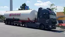 =Iveco-Tanksattelzug von HILLENBRAND rastet im Juli an der A 3