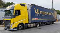 =Volvo FH 500-Sattelzug der Spedition WABERER`S rastet im August 2020 an der A 3
