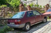 Rückansicht eines dreitürer Renault 11 aufgenommen in Mai, 2020.