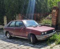 Dreitürer Renault 11 aufgenommen in Mai, 2020.