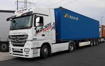 =MB Actros vom MOLNOS-Trans steht im August 2020 an der A 3