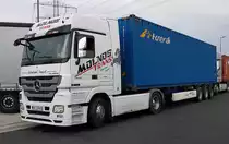 =MB Actros vom MOLNOS-Trans steht im August 2020 an der A 3