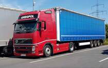 =Volvo FH-Sattelzug von  GREGPOL  steht im Juli 2020 auf einem Rastplatz an der A 7