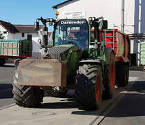 =Fendt Vario 718 steht zur Getreideanlieferung auf dem Betriebshof der Raiffeisen-Warenzentrale in Hünfeld, Juli 2020