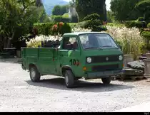 VW Transporter auf dem Betriebsareal der Baumschule in Schinznach am 05.09.2020