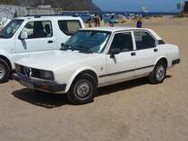 Profilansicht einer Alfa Romeo Alfetta Limousine, gebaut von 1972 bis 1984. Playa de Taganana/Teneriffa am 06.09.2020.