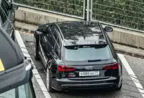 Audi RS6 auf dem Hungaroring-Parkplatz beim regnerischen Wetter (September, 2019).