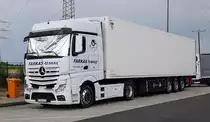 =MB Actros von FARKAS-transz steht auf einem Rastplatz an der A 3 im August 2020