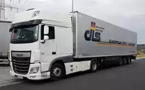 =DAF XF von DLS steht auf einem Rastplatz an der A 3 im August 2020