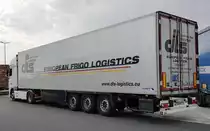 =Sattelauflieger von DLS, gesehen auf einem Rastplatz an der A 3 im August 2020