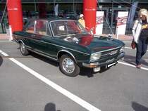 Audi C1 100, gebaut von 1968 bis 1976. Hier wurde eine, sehr selten bestellte, zweitürige C1 Limousine im Farbton tropengrün und in der Ausstattungsversion LS abgelichtet. Eine solche Limousine war im Jahr 1969 ab DM 10.300,00 zu haben. Der Vierzylinderreihenmotor leistet 90 PS aus einem Hubraum von 1760 cm³. Audi und NSU Treffen an der Motorworld Cologne im Jahr 2018.