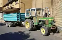 =John Deere 2030 steht zur Getreideanlieferung auf dem Betriebshof der Raiffeisen-Warenzentrale in Hünfeld, Juli 2020