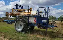 =Sieger-Feldspritze, gesehen bei Hünfelden im August 2020