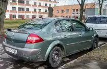 Rückansicht: Renault Mégane Mk2 Sedan, gesehen in Mai, 2020.