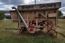 =Mengele Uranus 2-Dreschmaschine, gesehen bei Hünfelden im August 2020