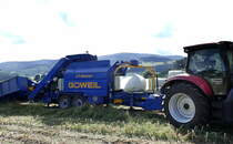 LT-Master beim Verarbeiten von Maishäcksel, die Press-und Wickelkombi wird per Zapfwelle vom Traktor angetrieben, mindest Leistungsbedarf sind 120PS, Sept.2020