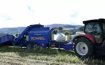 LT-Master beim Verarbeiten von Maishäcksel, die Press-und Wickelkombi wird per Zapfwelle vom Traktor angetrieben, mindest Leistungsbedarf sind 120PS, Sept.2020