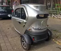 elizzy.eu*Elektro Kabinenroller mit einer Reichweite bis zu 50km. Vmax 25km/h. Das Gerät kann an einer Haushaltssteckdose in 6-8 Stunden aufgeladen werden. Für die elissy besteht Versicherungs-und Kennzeichenpflicht (Mofa-Kennzeichen). Foto:24.09.2020