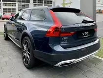Heckansicht Volvo V90 Cross Country 2020 am 27.9.20 bei einem Volvo Händler in Thun.